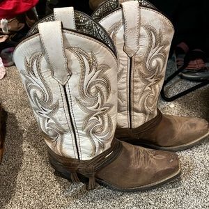 Worn once for my wedding, super comfy just not my everyday style.